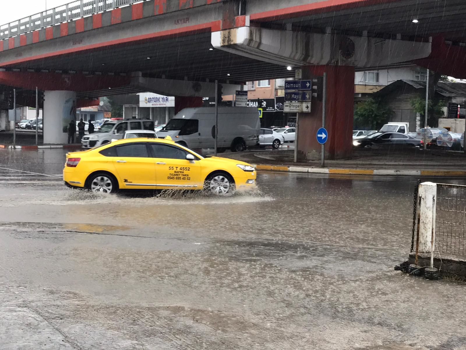 Bafra'da sağanak yağmur