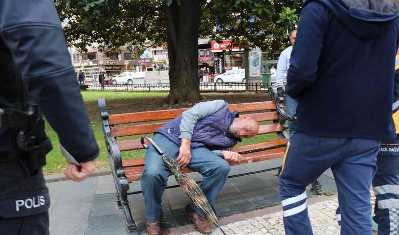 Şişede durduğu gibi durmadı
Şişede durduğu gibi durmadı