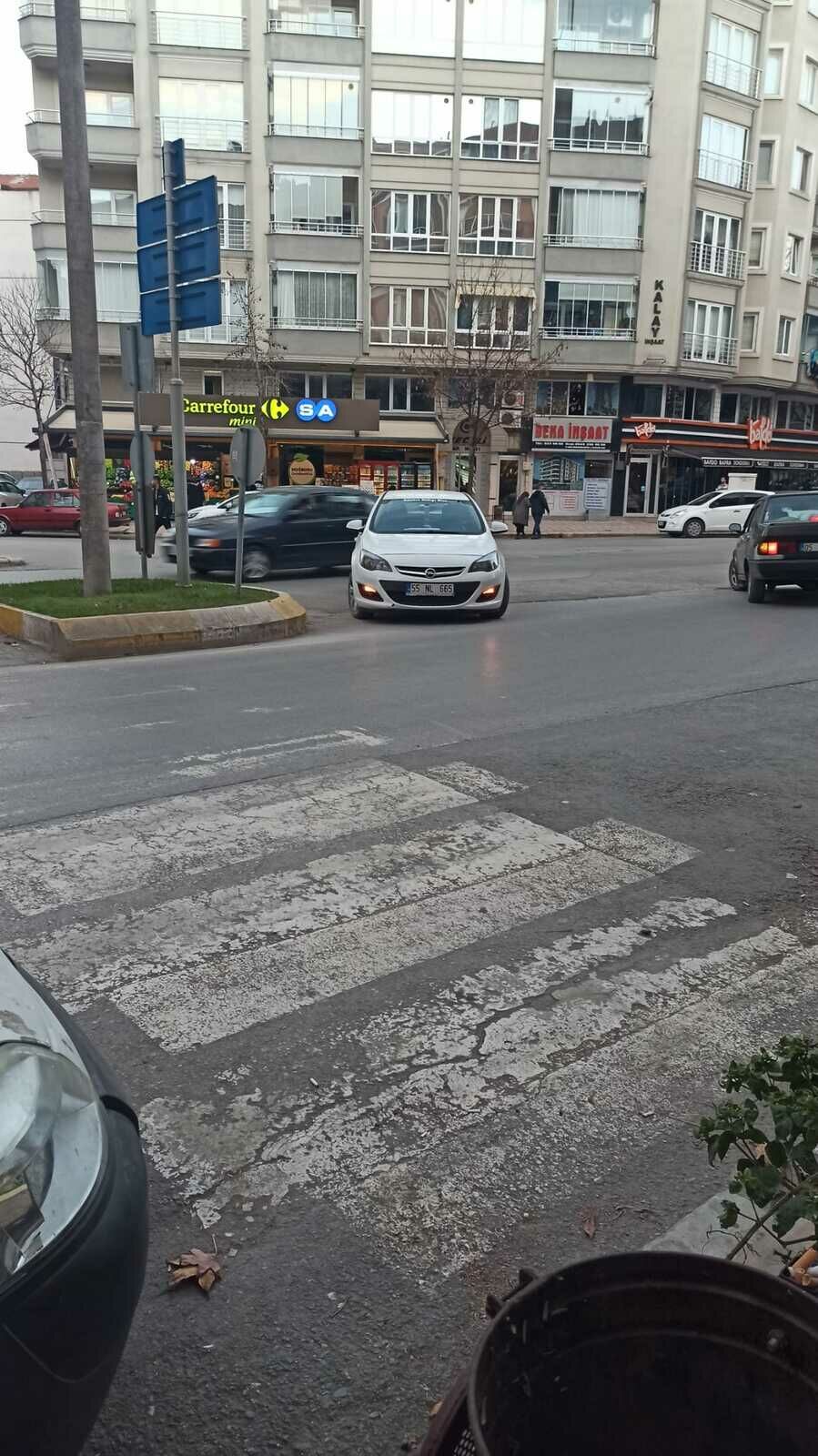 Bafra'da refüj başına park