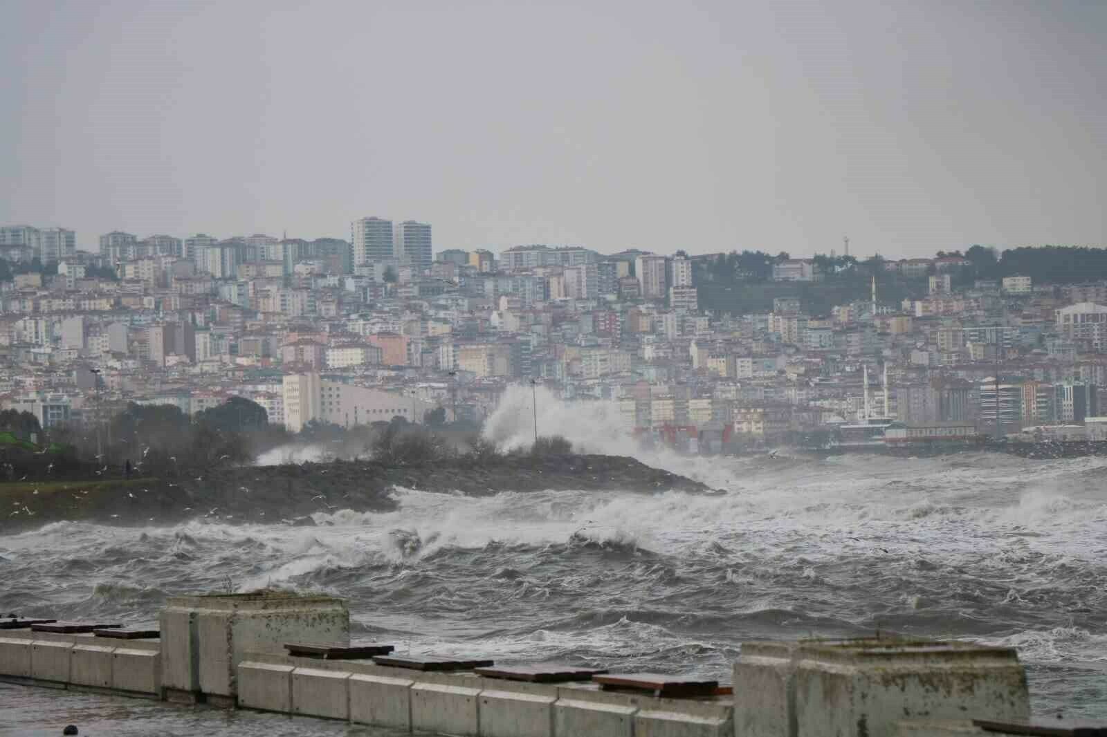 Karadeniz’de dev dalgalar
