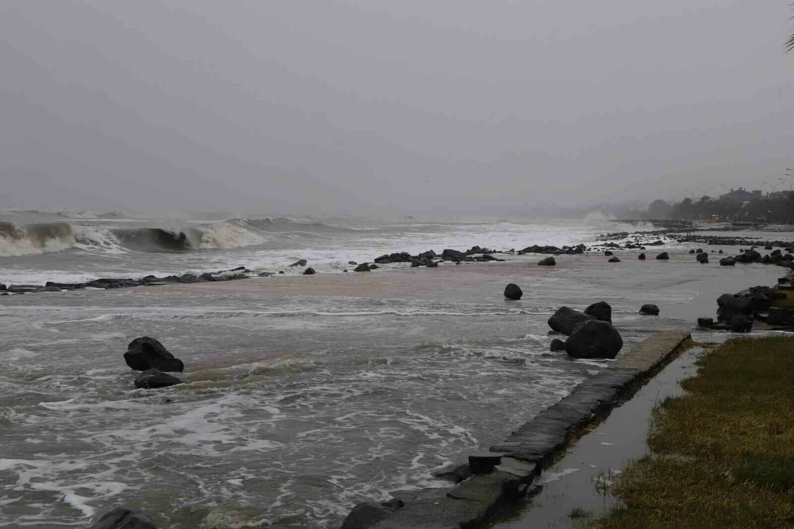 Karadeniz’de dev dalgalar

