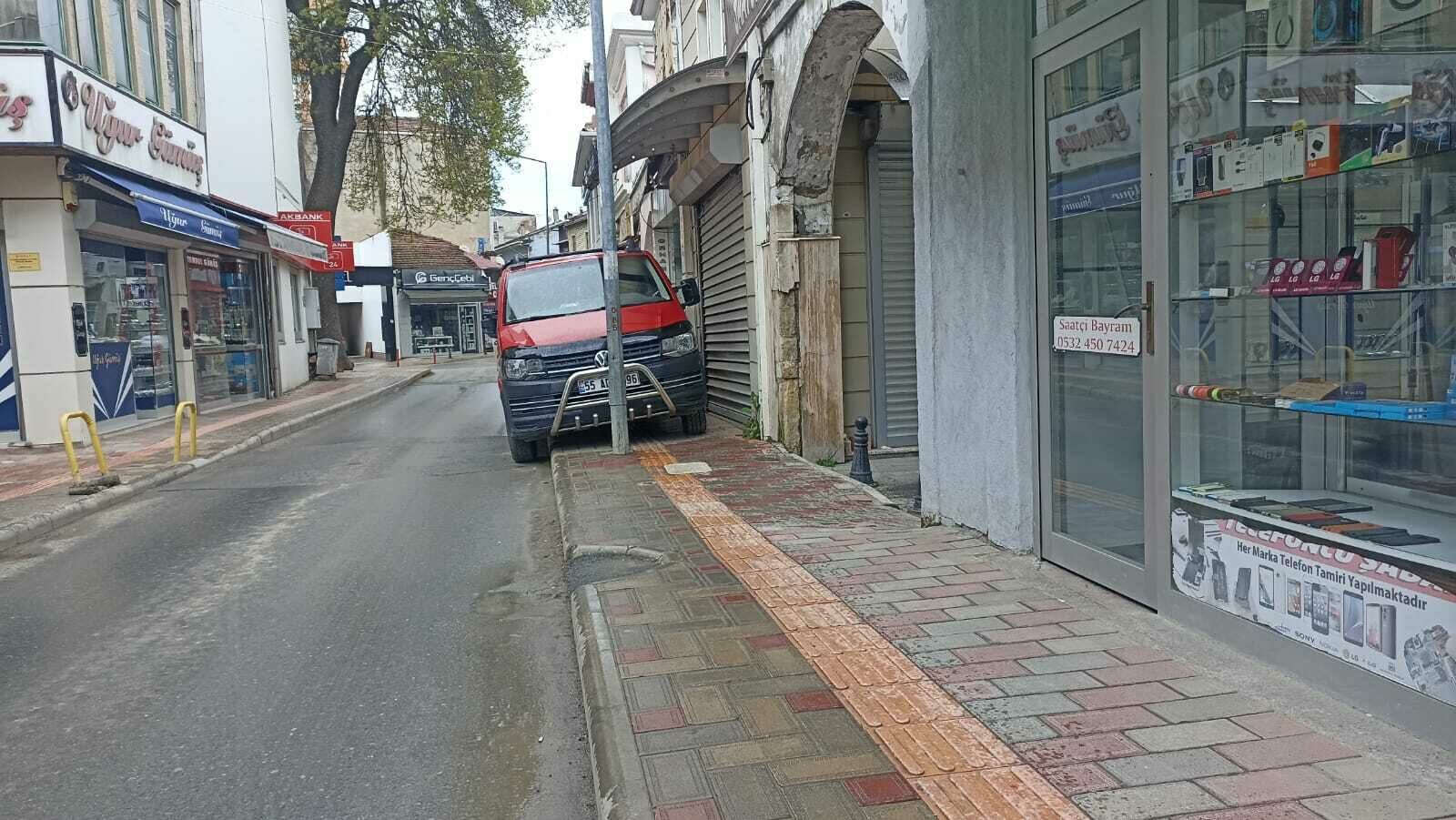 Bafra'dan kaldırıma araç parkı manzaraları