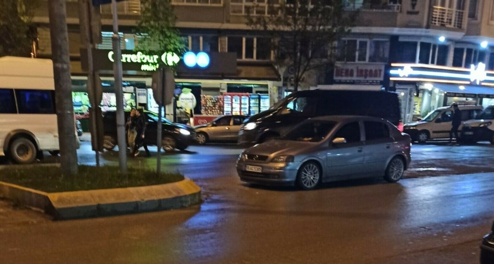 Bafra'da refüj başına park