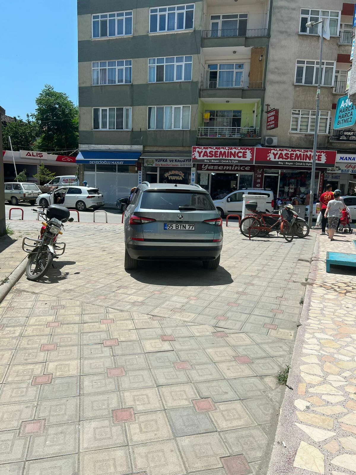 Bafra'dan kaldırıma park manzaraları