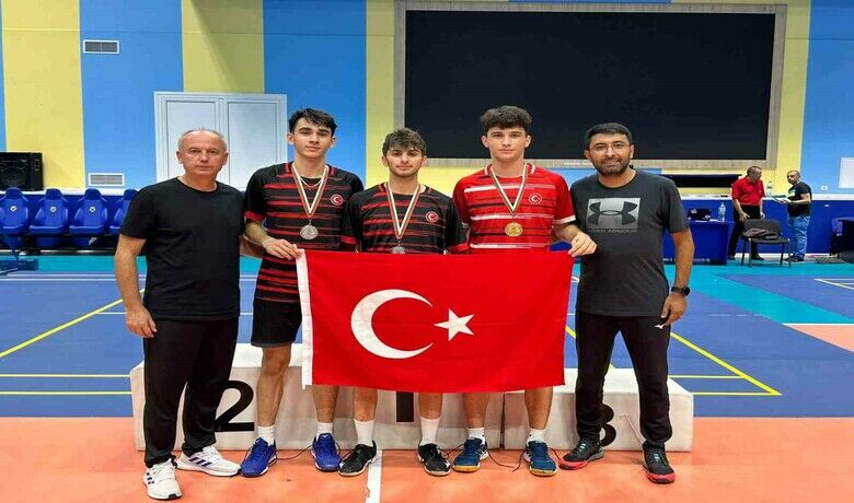 Badmintonda madalya avı
Badmintonda madalya avı