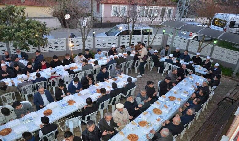 Mahallede imece usulü iftar Mahallede imece usulü iftar