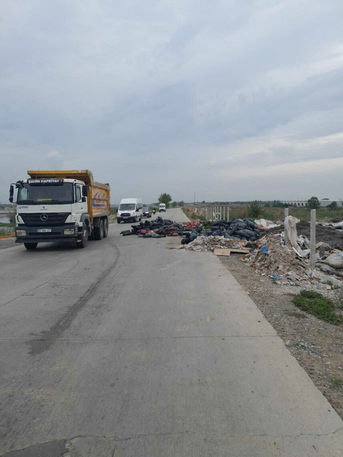 Bafra Osb Yolu Çöp Alanına Dönüştü!