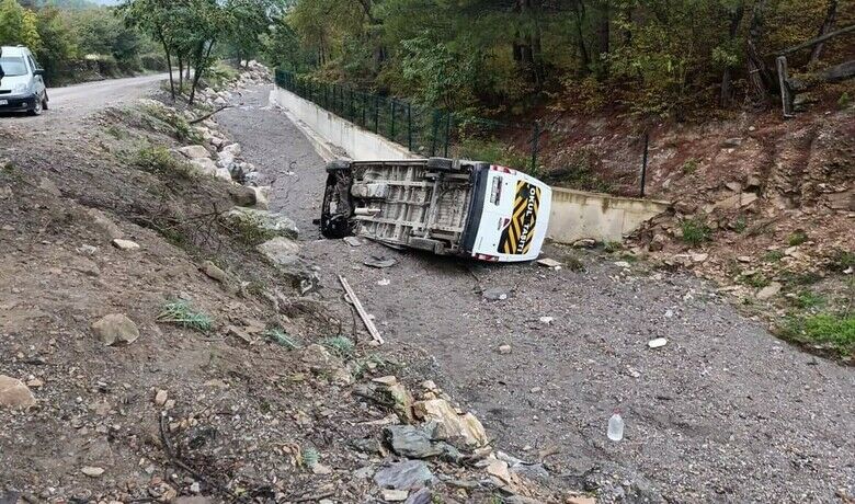 Öğrenci servisi devrildi: 9 yaralı
Öğrenci servisi devrildi: 9 yaralı