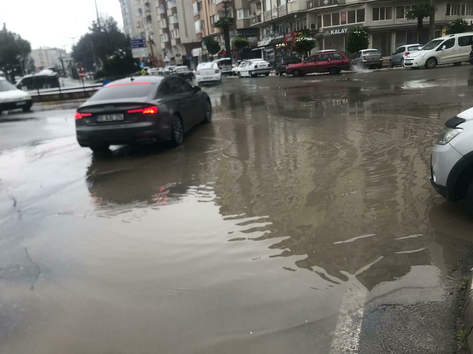 Bafra'da yağmur suyu birikintisi sorunu