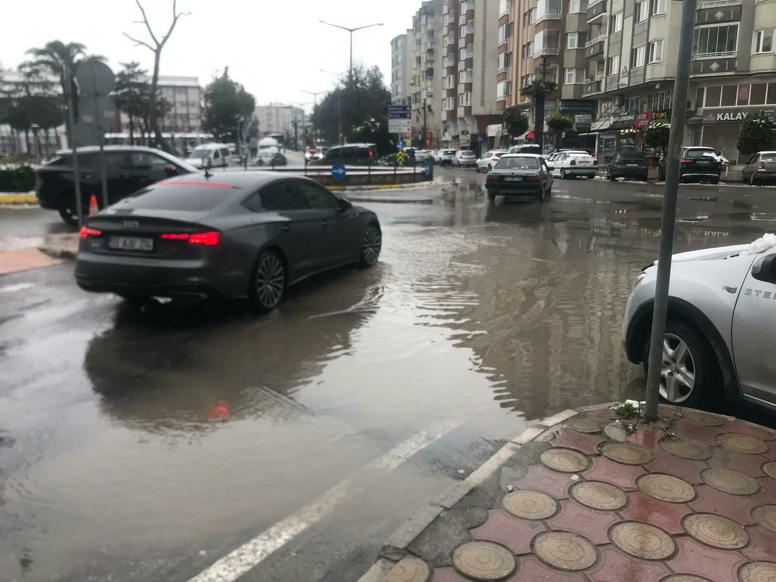 Bafra'da yağmur suyu birikintisi sorunu