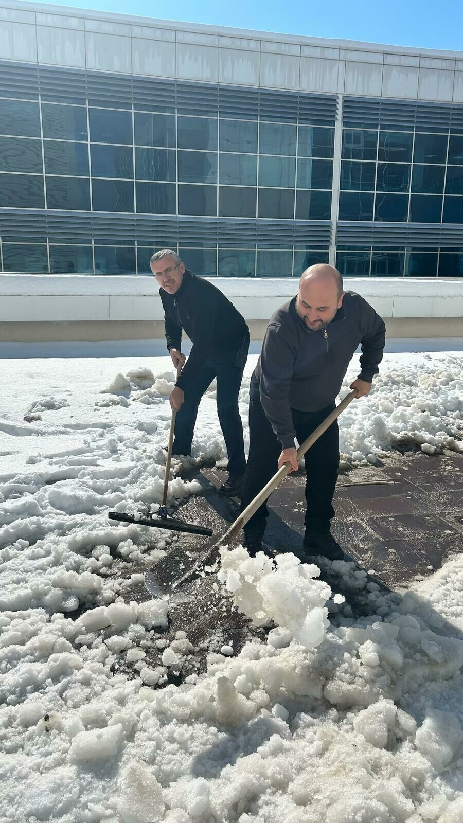 Bafra Devlet Hastanesinde Kar Temizliği