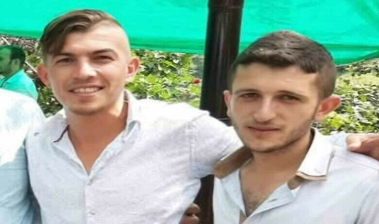 Evinde 2 arkadaşını öldürüp teslim oldu
Evinde 2 arkadaşını öldürüp teslim oldu