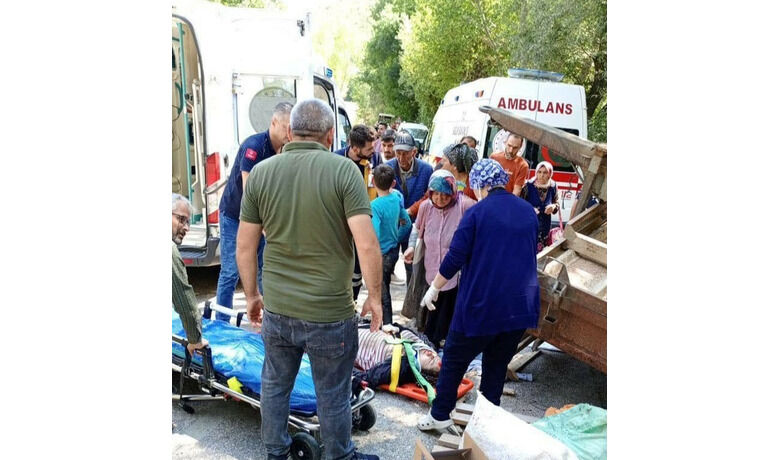 Traktör devrildi: 3’ü ağır 6 yaralı
Traktör devrildi: 3’ü ağır 6 yaralı