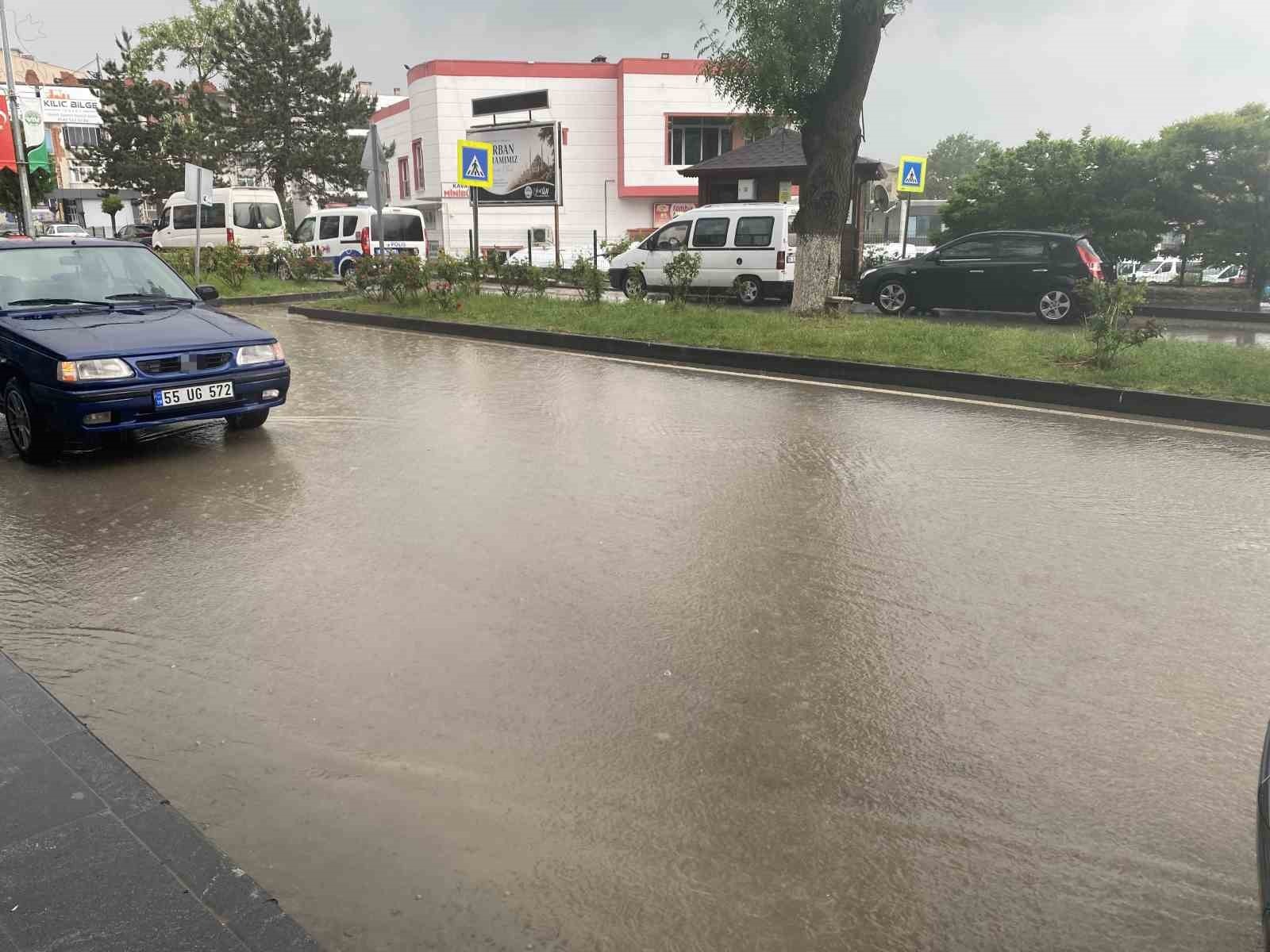 Kavak’ta Sağanak
Kavak’ta Sağanak