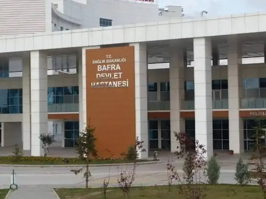 Bafra Devlet Hastanesi’nde Trileçe Tatlısı Alarmı: 50 Kişi Zehirlenme Şüphesiyle Tedavi Altına Alındı
