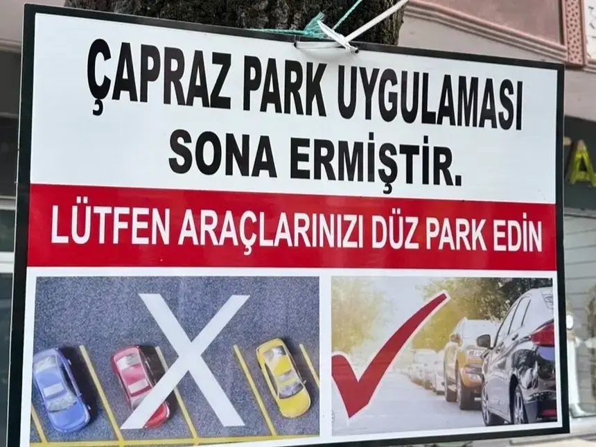 Atatürk Bulvarında Çapraz Park Karmaşası! Belediye Serbest Bıraktı, Esnaf Yasak İlan Etti 