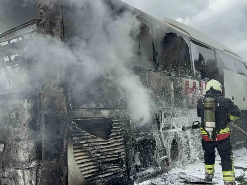 Otobüs Yangınında 13 Yolcu Ve 3 Personel Ölümden Döndü