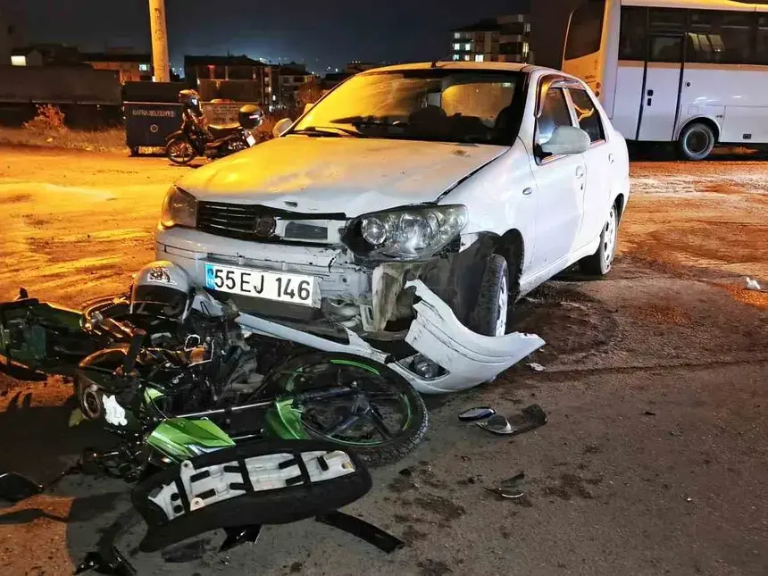 Bafra’da Otomobil İle Motosiklet Çarpıştı: 3 Yaralı