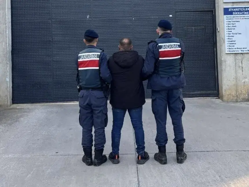 Bafra’da 9 yıl 2 ay hapis cezasıyla aranan şahıs jandarma tarafından yakalandı
