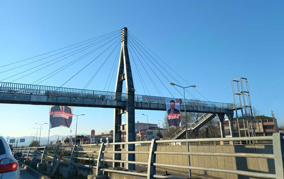 Bafra'da Tehlikeli Pankart Bafra'da Tehlikeli Pankart