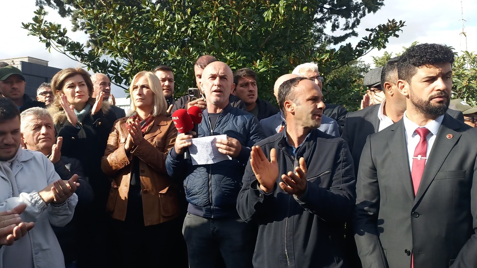 Bafralı Çiftçilerden Dsi Su Zammına Karşı Eylem Bafralı Çiftçilerden Dsi Su Zammına Karşı Eylem